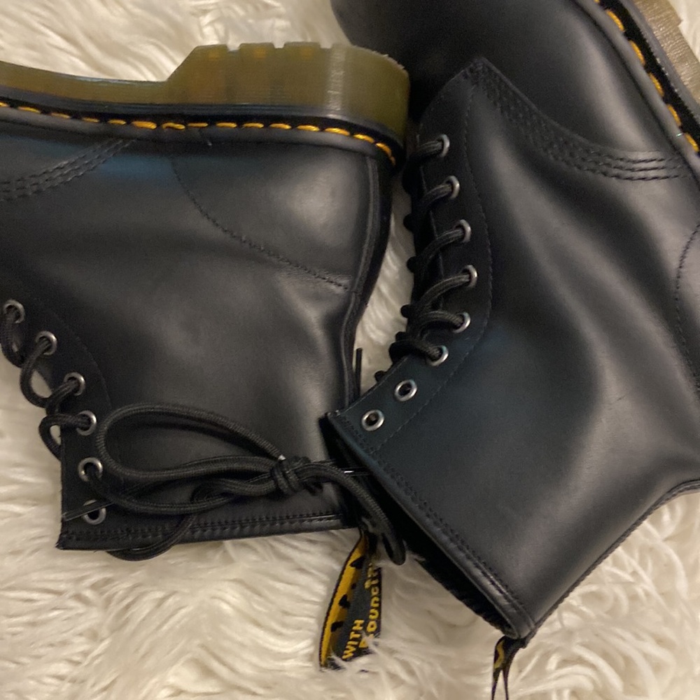 Dr.Martens  Air Wair with sole bouncing 🥾 size 8M BNWOT please see all photos - Picture 15 of 17